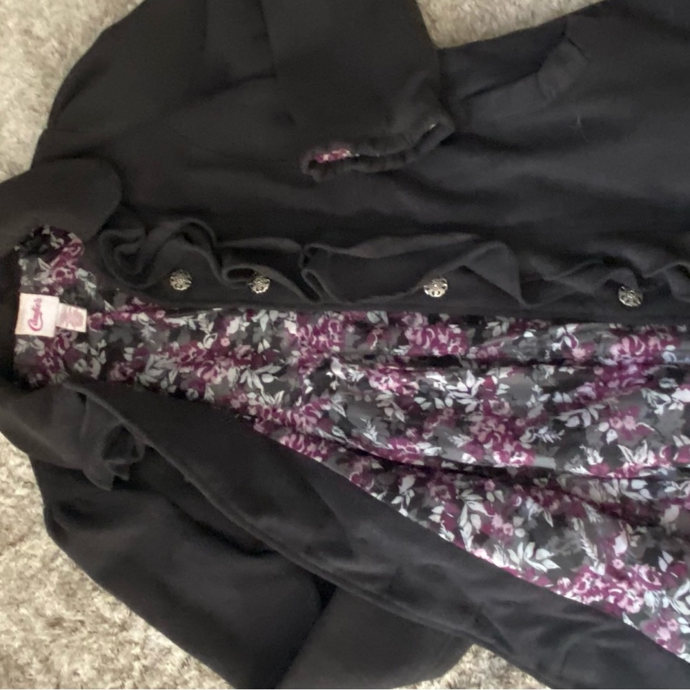 BEAUTIFUL RUFFLED COAT - Picture 2 of 9